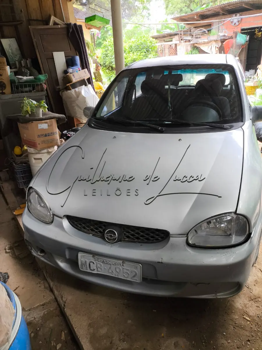 LOTE 000 - 1 (Um) GM/CORSA MILENIUM, placas MCB4952, Renavam 757352138, ano/modelo 2001/2001