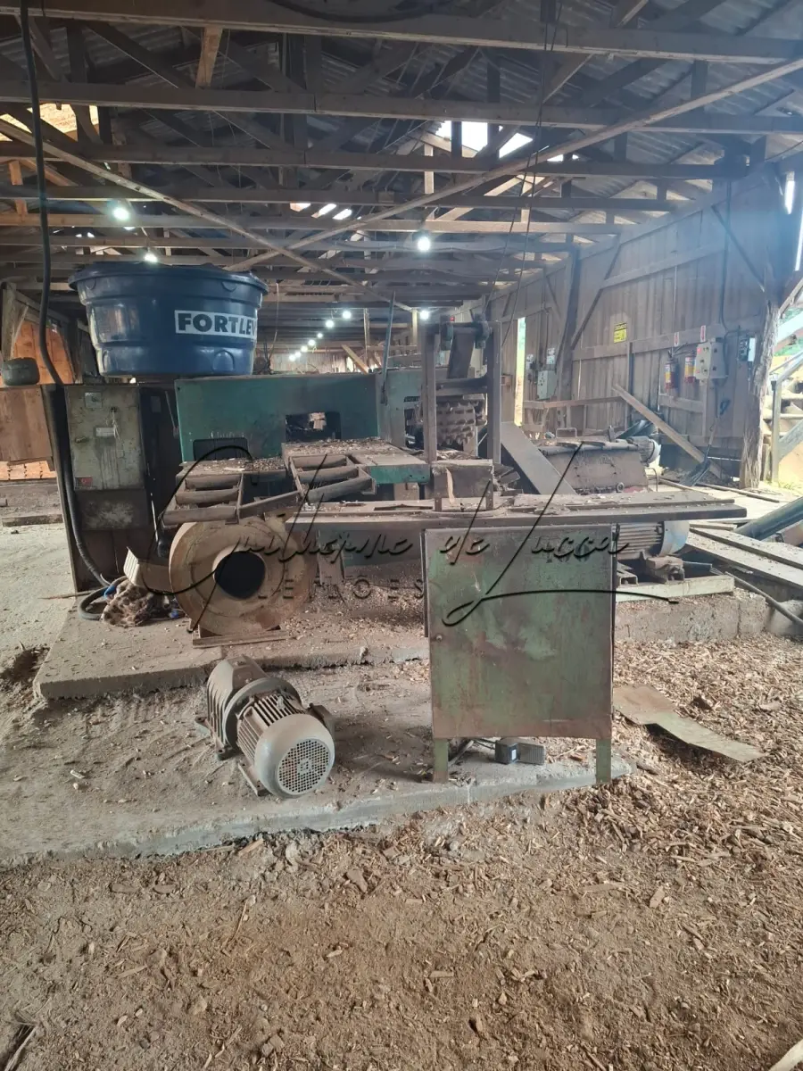 LOTE 000 - 1 (Um) Uma bloqueadeira Múltipla Schiffer, Motor 75CV com dois jogos de serra que encontra-se em bom estado de conservação e em funcionamento