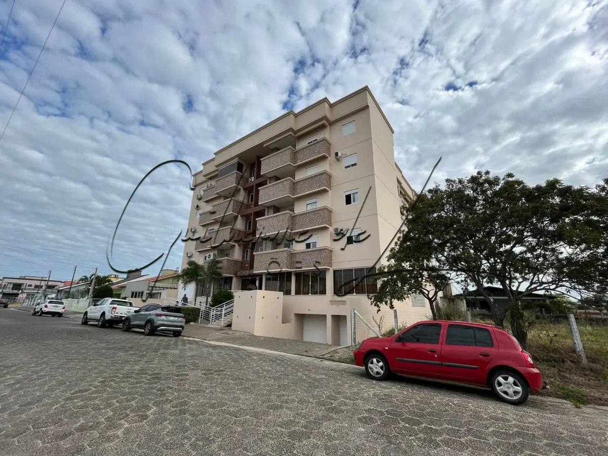 LOTE 000 - 1 (Um) apartamento residencial n. 408 no Edifício Florenza, no quarto pavimento, com duas vagas de garagem, matriculado sob n. 75.735 no Cartório de Registro de Imóveis de Araranguá, com área de 81,39m². O Edifício encontra-se situado na Rua Prefeito Osmar Nunes, 300, Mato Alto, nesta cidade, possuindo três quartos (sendo uma suíte), banheiro e duas sacadas