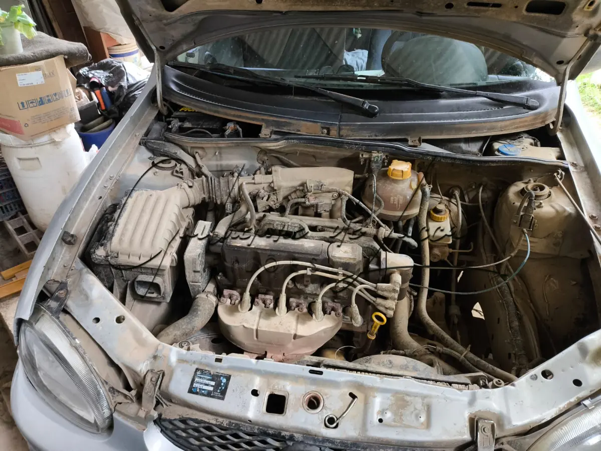 LOTE 000 - 1 (Um) GM/CORSA MILENIUM, placas MCB4952, Renavam 757352138, ano/modelo 2001/2001
