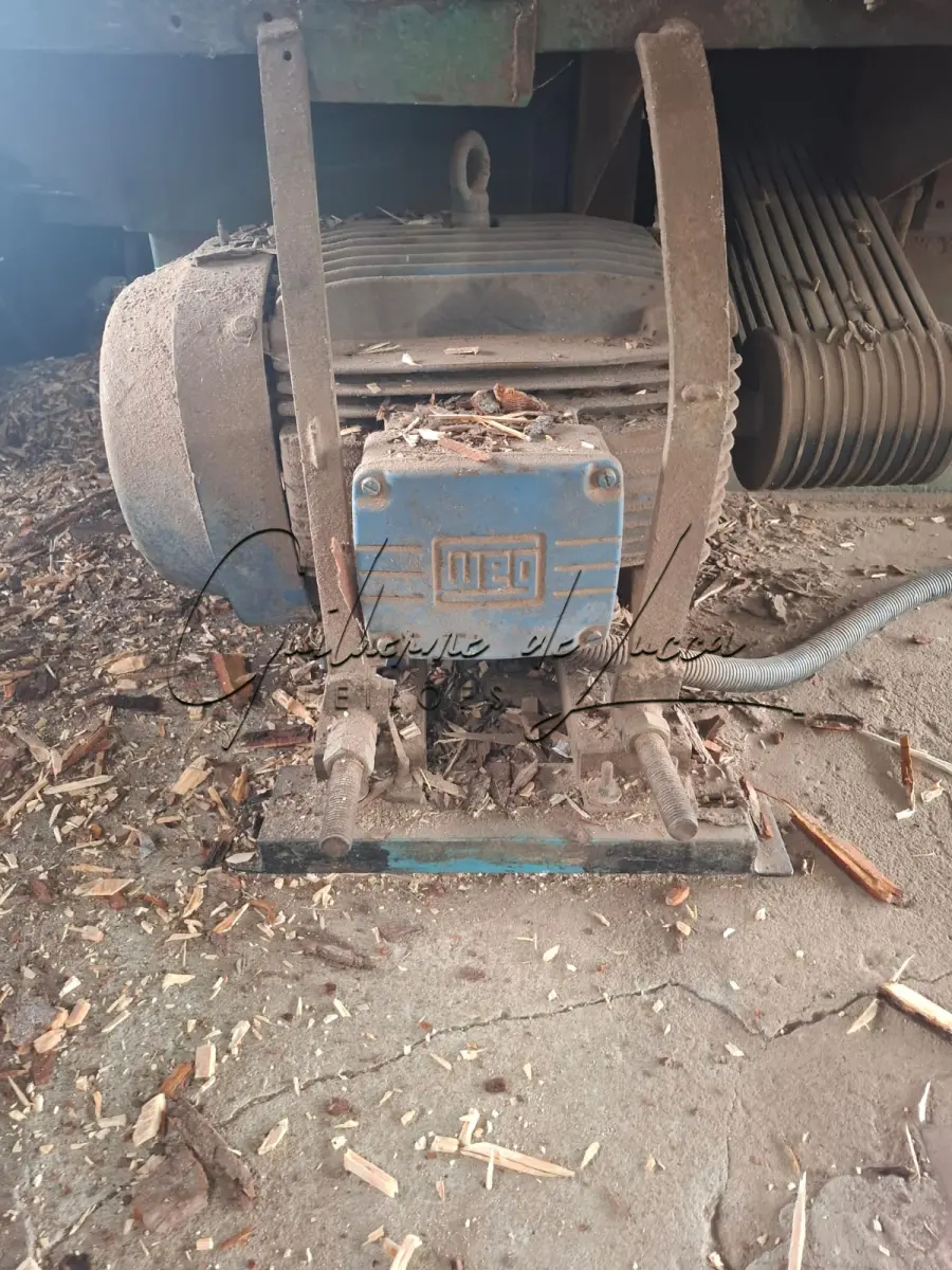 LOTE 000 - 1 (Um) Uma bloqueadeira Múltipla Schiffer, Motor 75CV com dois jogos de serra que encontra-se em bom estado de conservação e em funcionamento