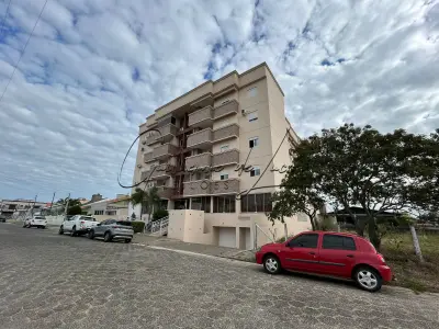 LOTE 000 - 1 (Um) apartamento residencial n. 408 no Edifício Florenza, no quarto pavimento, com duas vagas de garagem, matriculado sob n. 75.735 no Cartório de Registro de Imóveis de Araranguá, com área de 81,39m². O Edifício encontra-se situado na Rua Prefeito Osmar Nunes, 300, Mato Alto, nesta cidade, possuindo três quartos (sendo uma suíte), banheiro e duas sacadas