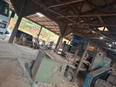 LOTE 000 - 1 (Um) Uma bloqueadeira Múltipla Schiffer, Motor 75CV com dois jogos de serra que encontra-se em bom estado de conservação e em funcionamento