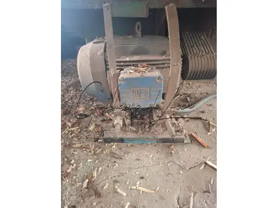 LOTE 000 - 1 (Um) Uma bloqueadeira Múltipla Schiffer, Motor 75CV com dois jogos de serra que encontra-se em bom estado de conservação e em funcionamento