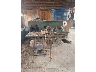 LOTE 000 - 1 (Um) Uma bloqueadeira Múltipla Schiffer, Motor 75CV com dois jogos de serra que encontra-se em bom estado de conservação e em funcionamento