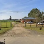 LOTE 000 - 1 (um) Terreno de 6.100 m2, sendo 53,4 metros de frente para a BR 280, contendo um barracão industrial em alvenaria de 958m2. Considerando os preços praticados naquela localidade e as condições do imóvel verificado na data da diligência, matrícula: 6.111 – 2º Registro de Imóveis de Mafra/SC.